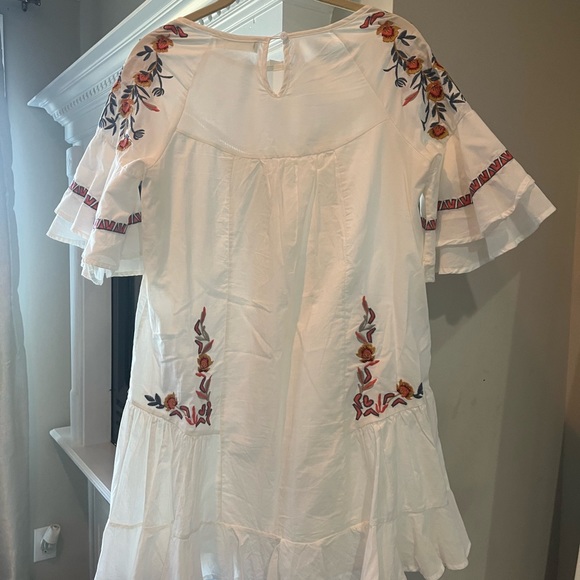 White embroidered dress - Picture 2 of 3